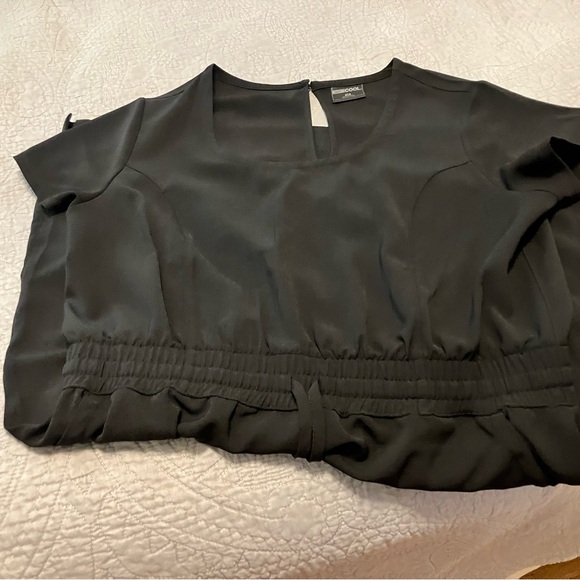 Chic Black Dress with Drawstring Waist - Picture 2 of 3